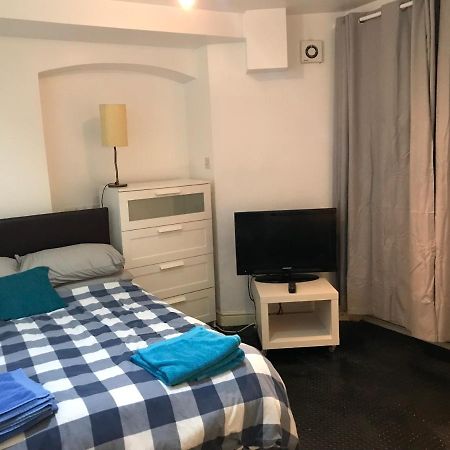 West Kensington 3 Bedroom Apartment London Eksteriør billede