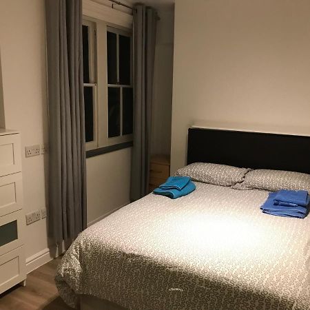 West Kensington 3 Bedroom Apartment London Eksteriør billede