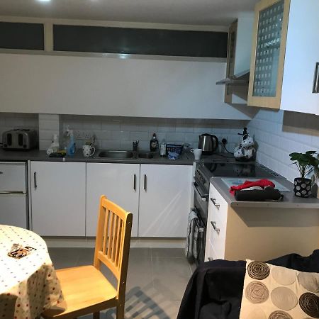 West Kensington 3 Bedroom Apartment London Eksteriør billede